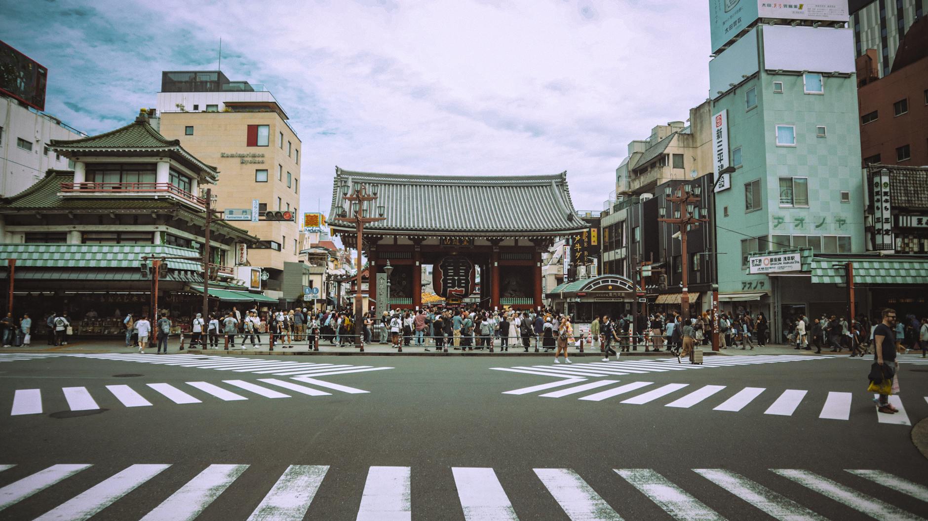 Tokyo'da Aile Boyu Eğlence: Gelenek ve Modernliğin Dansı! 🌸