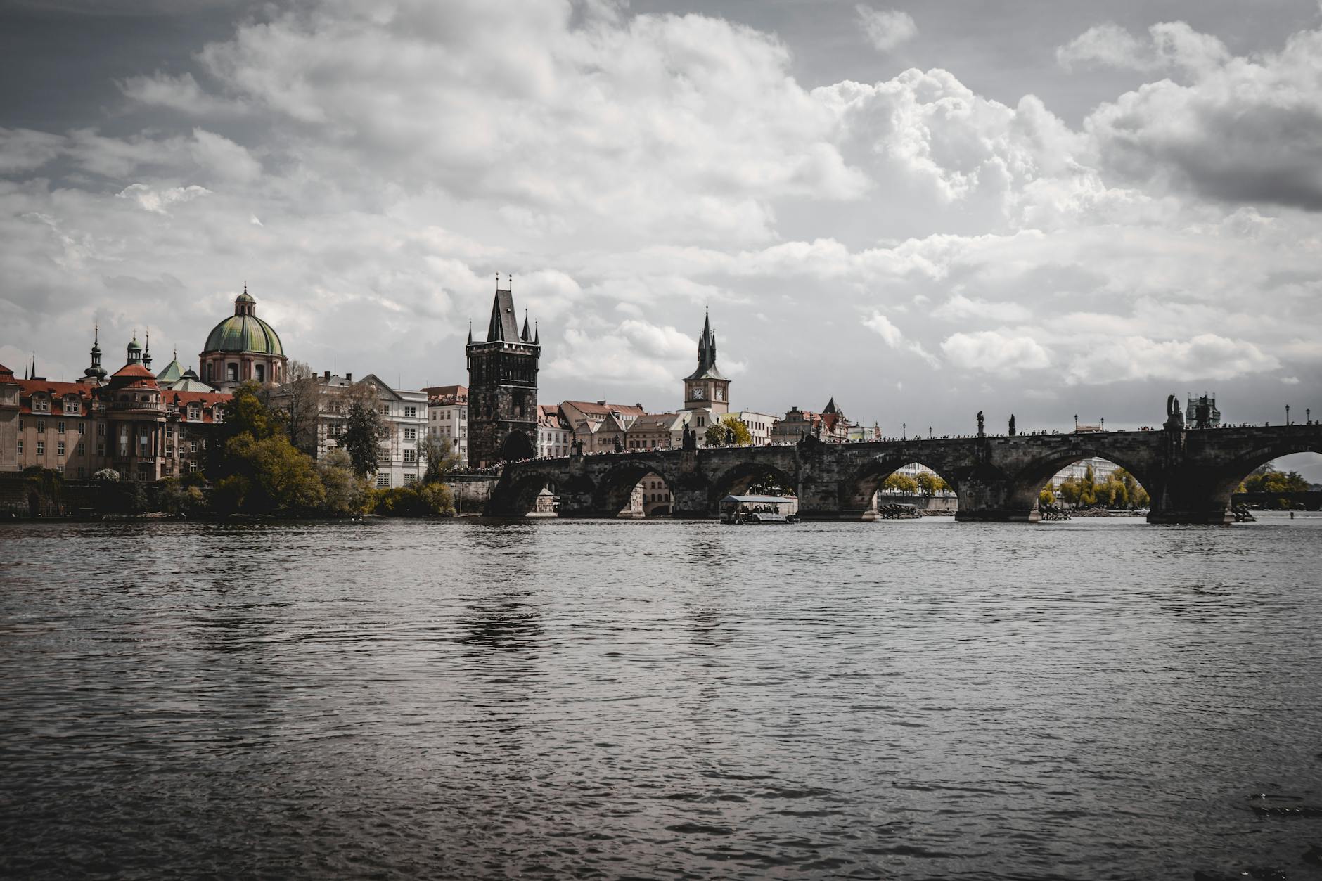 Prag'ın Gizemli Sokaklarında Erkek Erkeğe Bir Kültür Keşfi! 🇨🇿