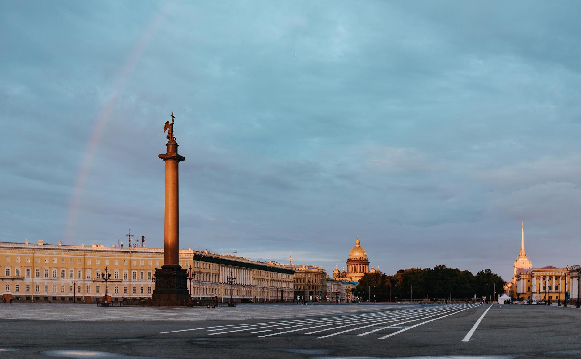 Beyaz Gecelerin Gizemi: St. Petersburg'da Erkek Erkeğe Eğlence!
