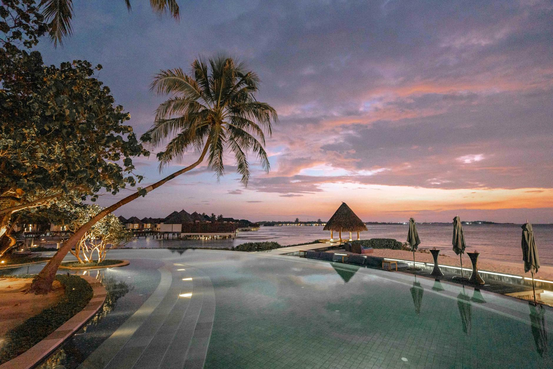 Endonezya'nın Kalbinde Romantik Kaçamak: Denpasar Aşkı! 💖🌴