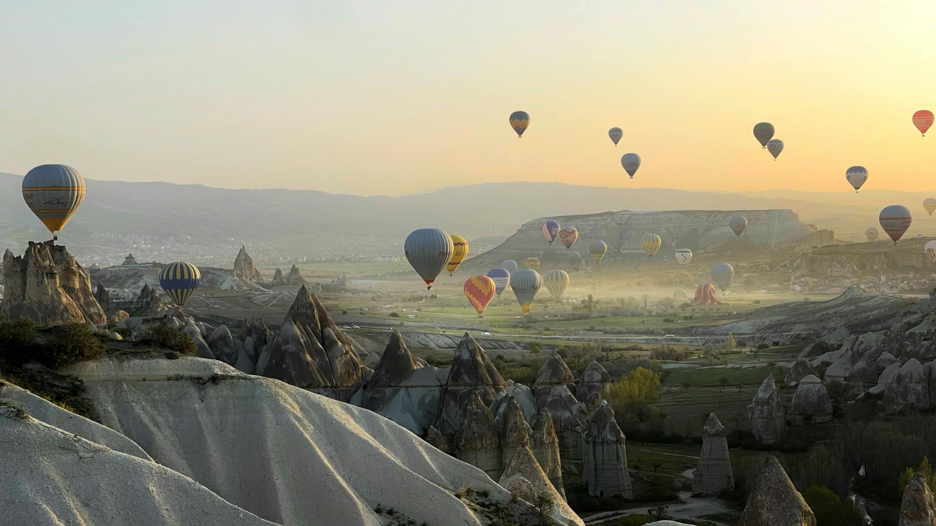 Kapadokya'da Adrenalin ve Dostluk Rüzgarı! 🎈✨